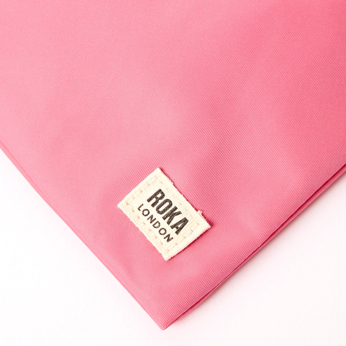 ROKA London - Stratford S crossbody-väska #Färg_Pink_Lemonade