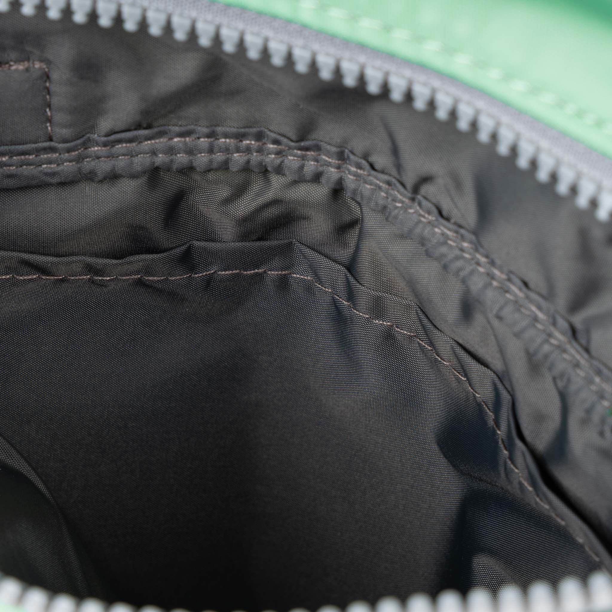 ROKA London - Stratford S crossbody-väska #Färg_Matcha