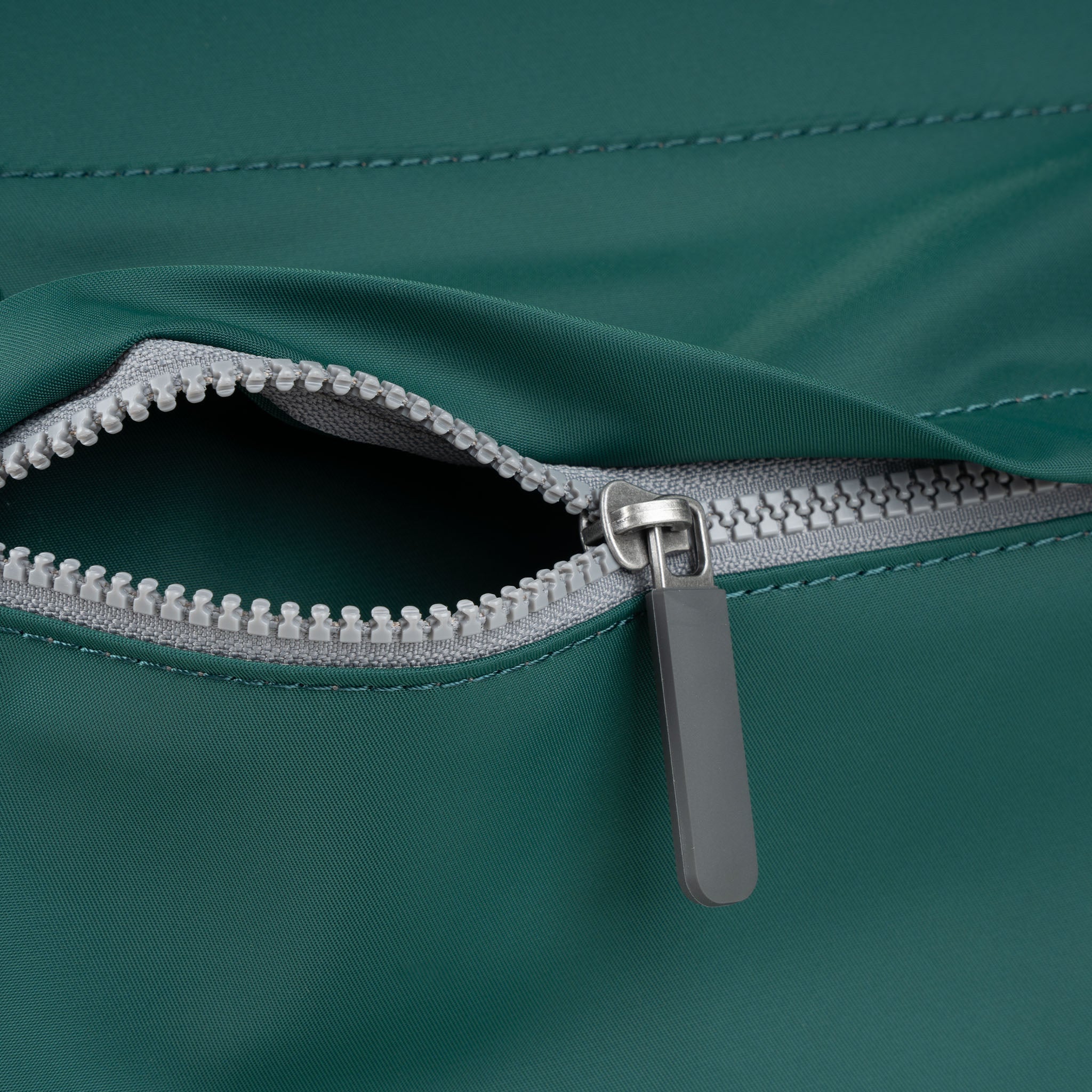 ROKA London - Trafalgar M toteväska #Färg_Teal_Recycled_Nylon