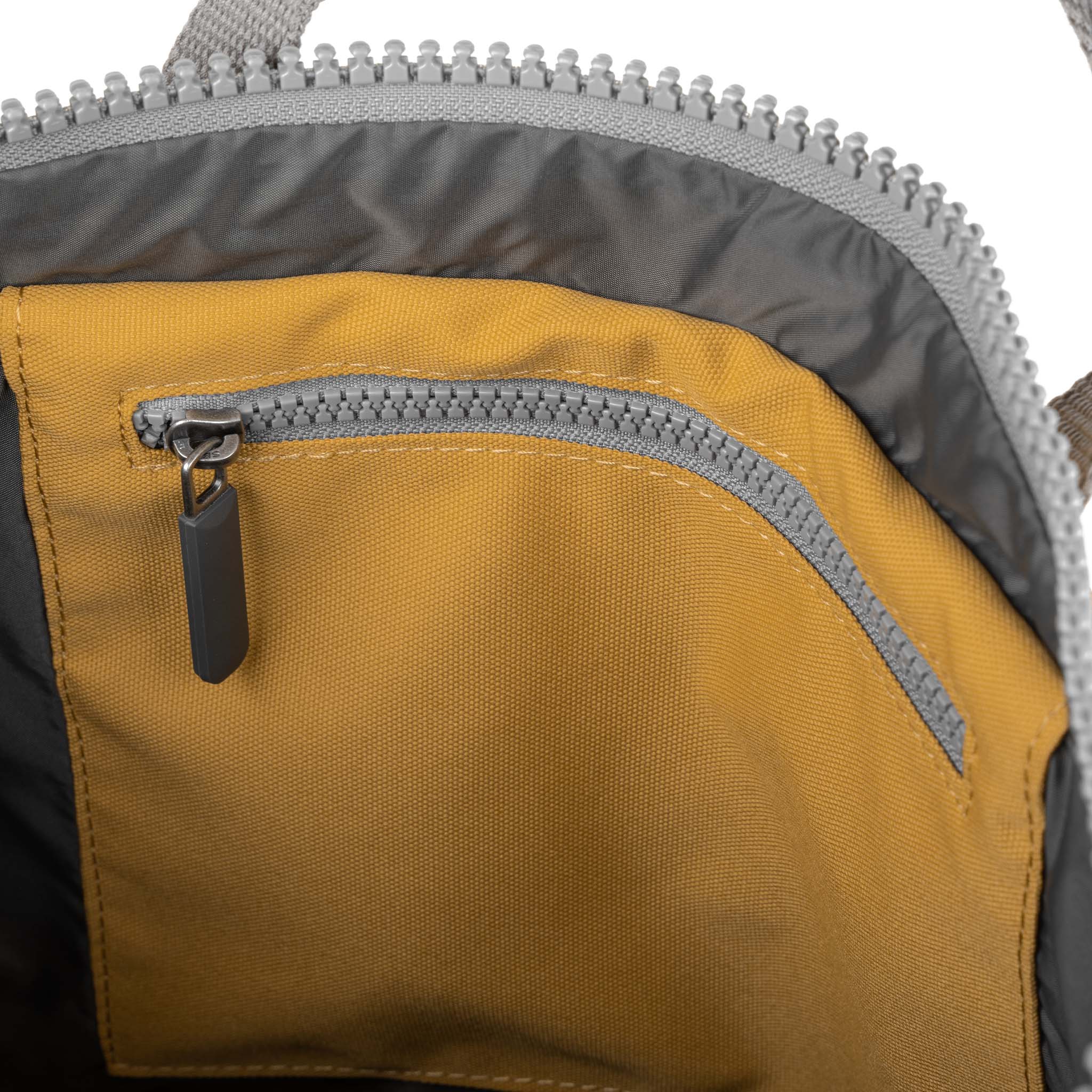 ROKA London - Waterhouse M ryggsäck med flera fickor #Färg_Flax