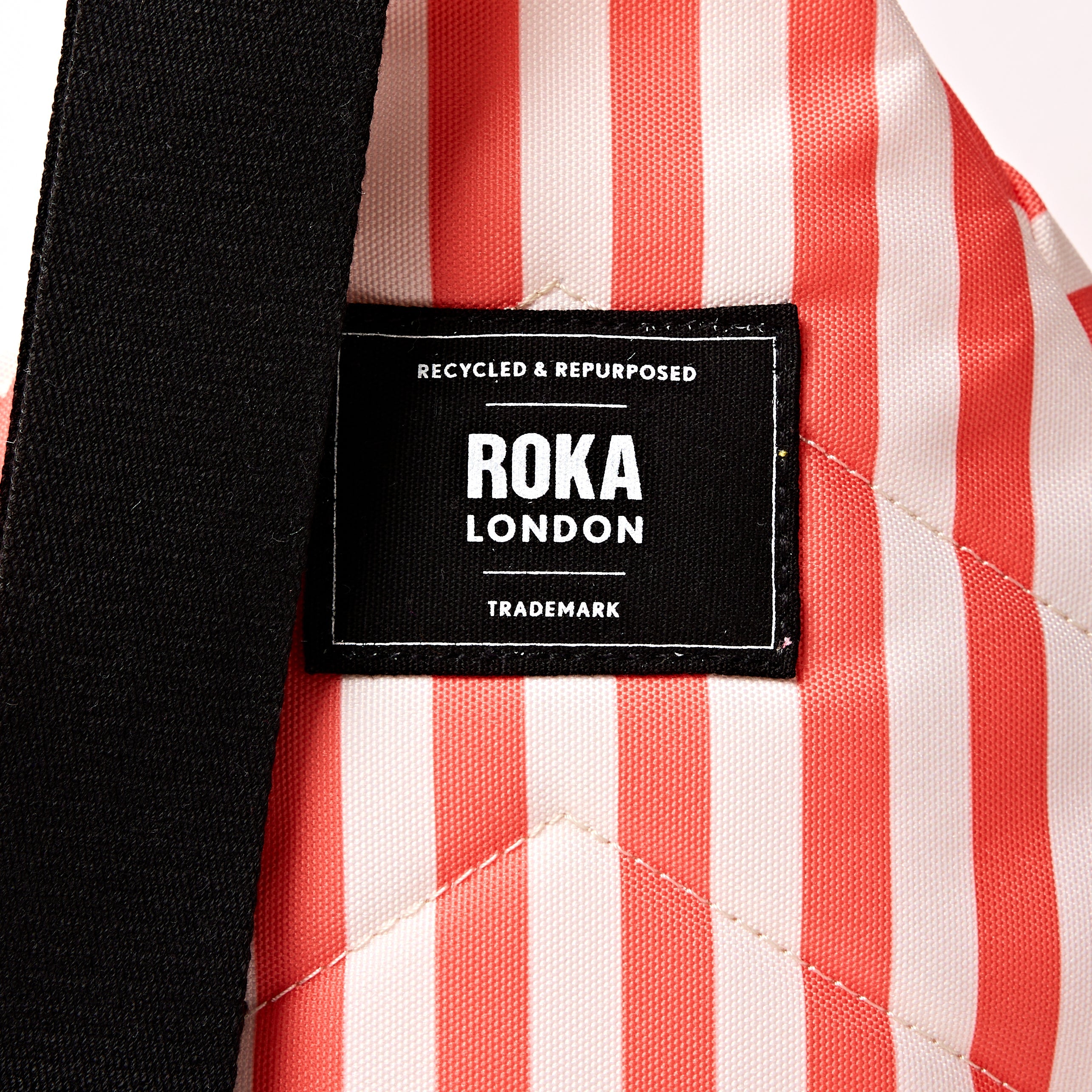 ROKA London - Willesden L slingväska #Färg_Coral_Stripe