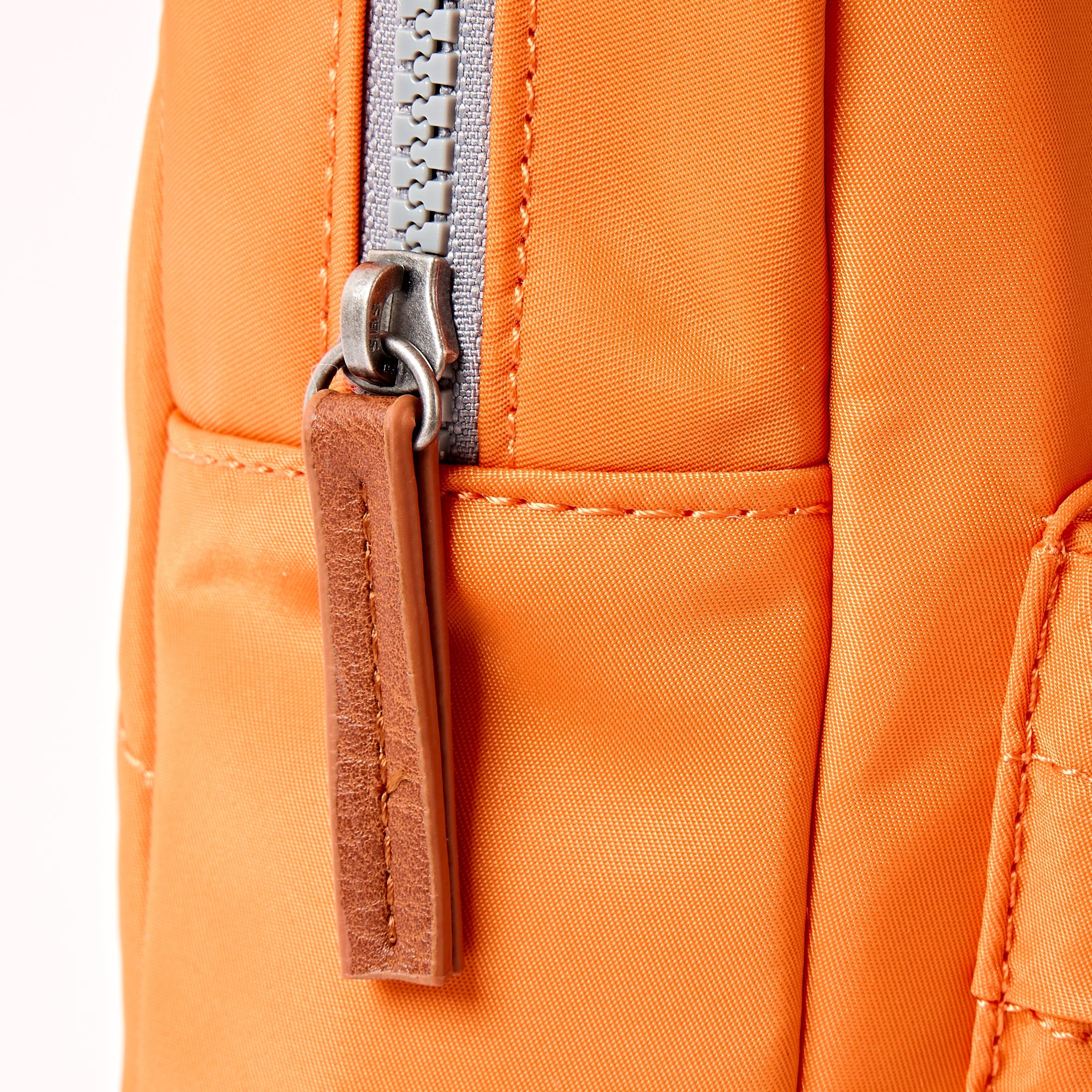 ROKA London - Willesden L slingväska #Färg_Jaffa_Orange