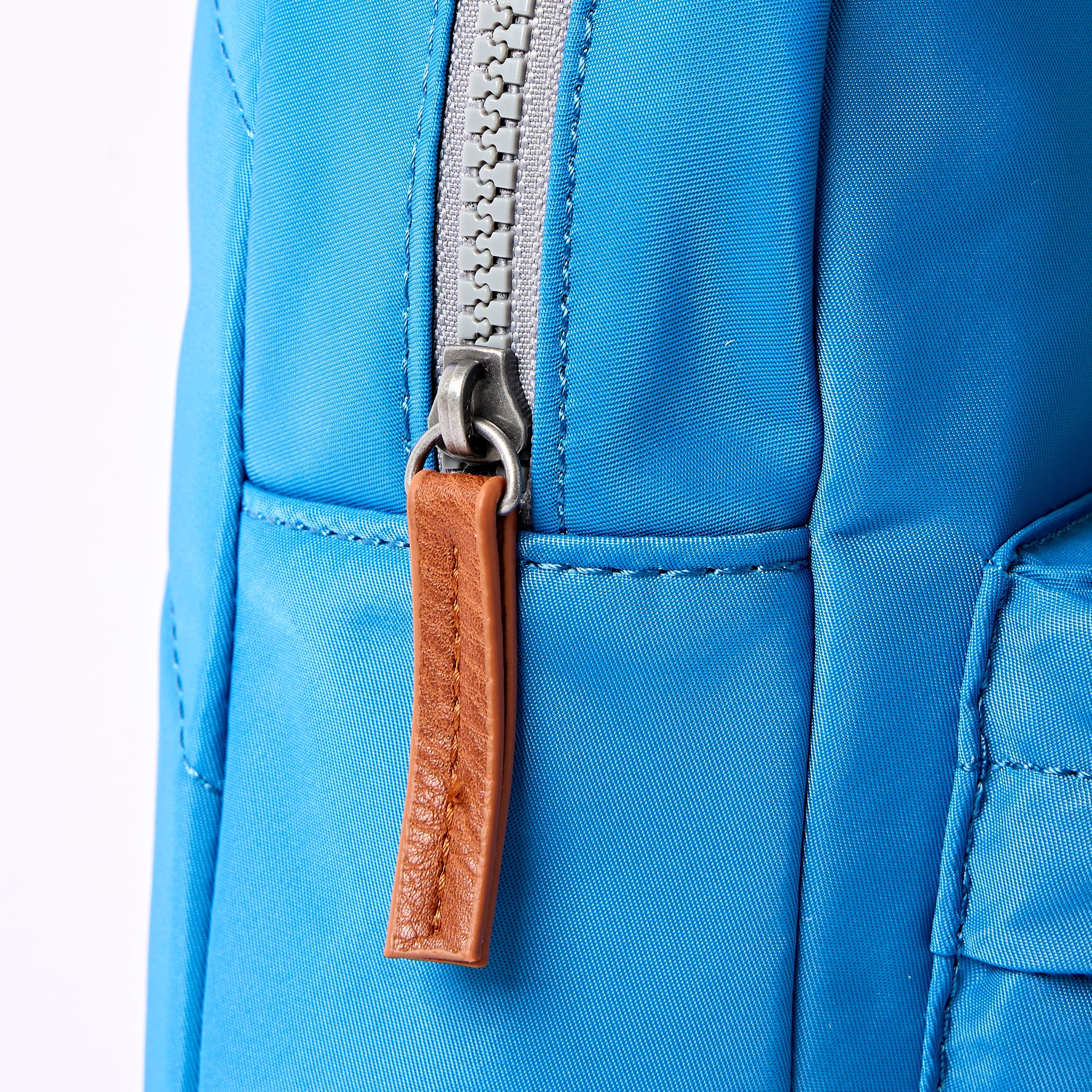 ROKA London - Willesden L slingväska #Färg_Malibu_Blue