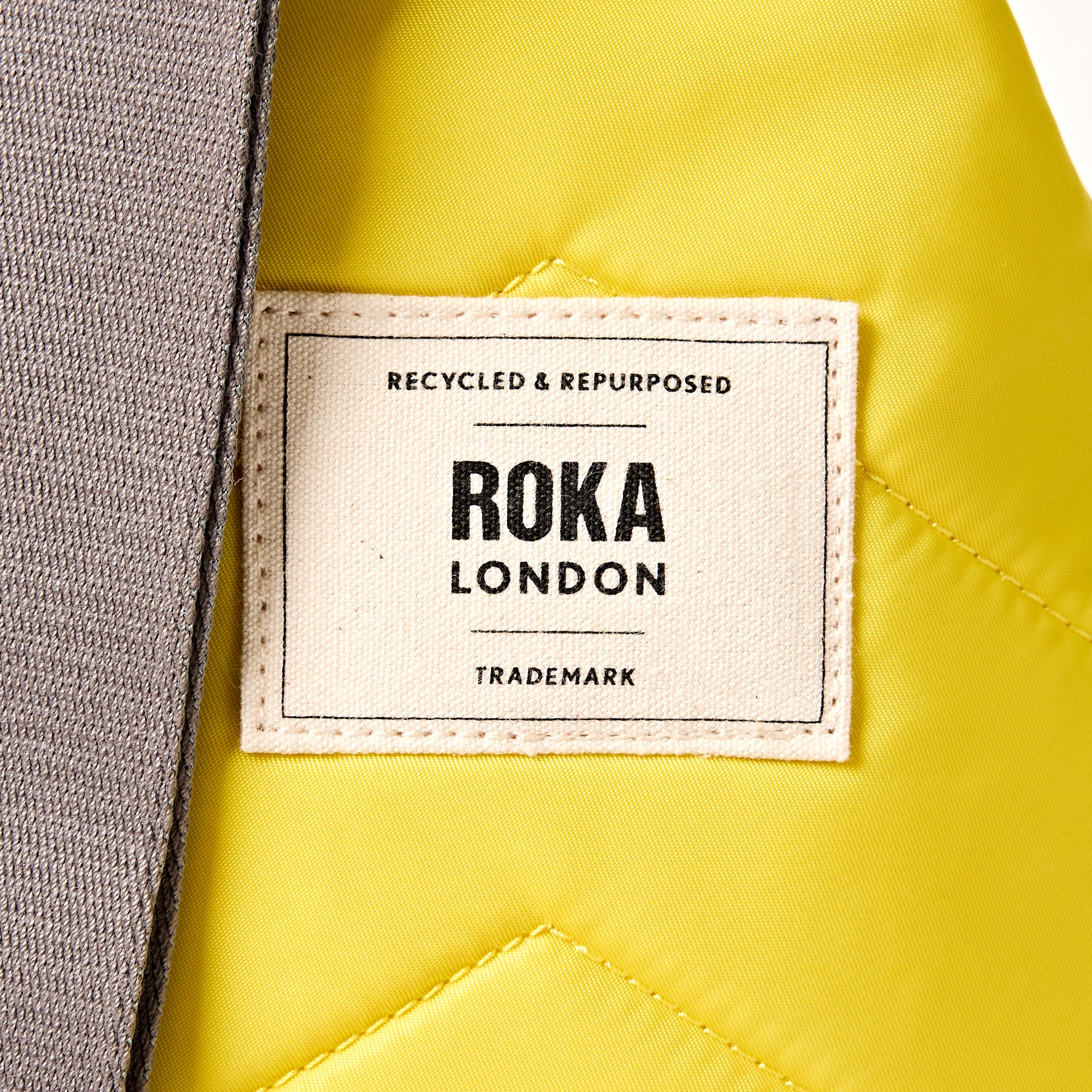 ROKA London - Willesden L slingväska #Färg_Passion_Fruit