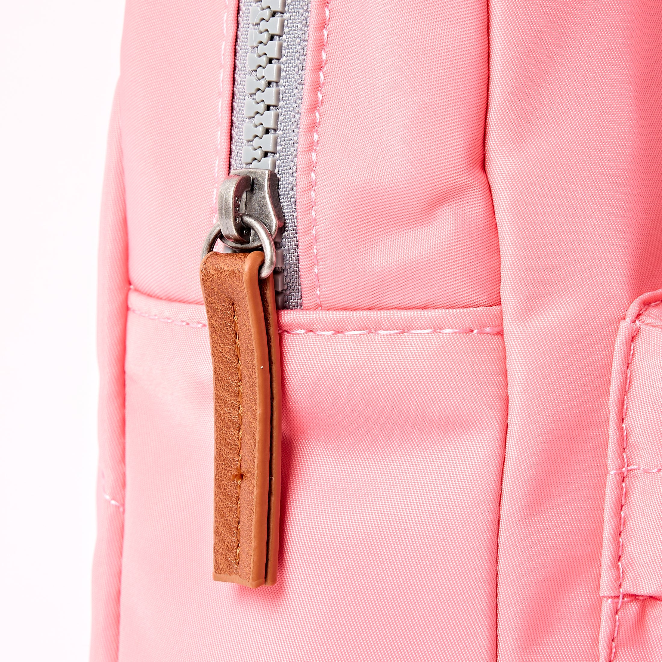 ROKA London - Willesden L slingväska #Färg_Pink_Lemonade