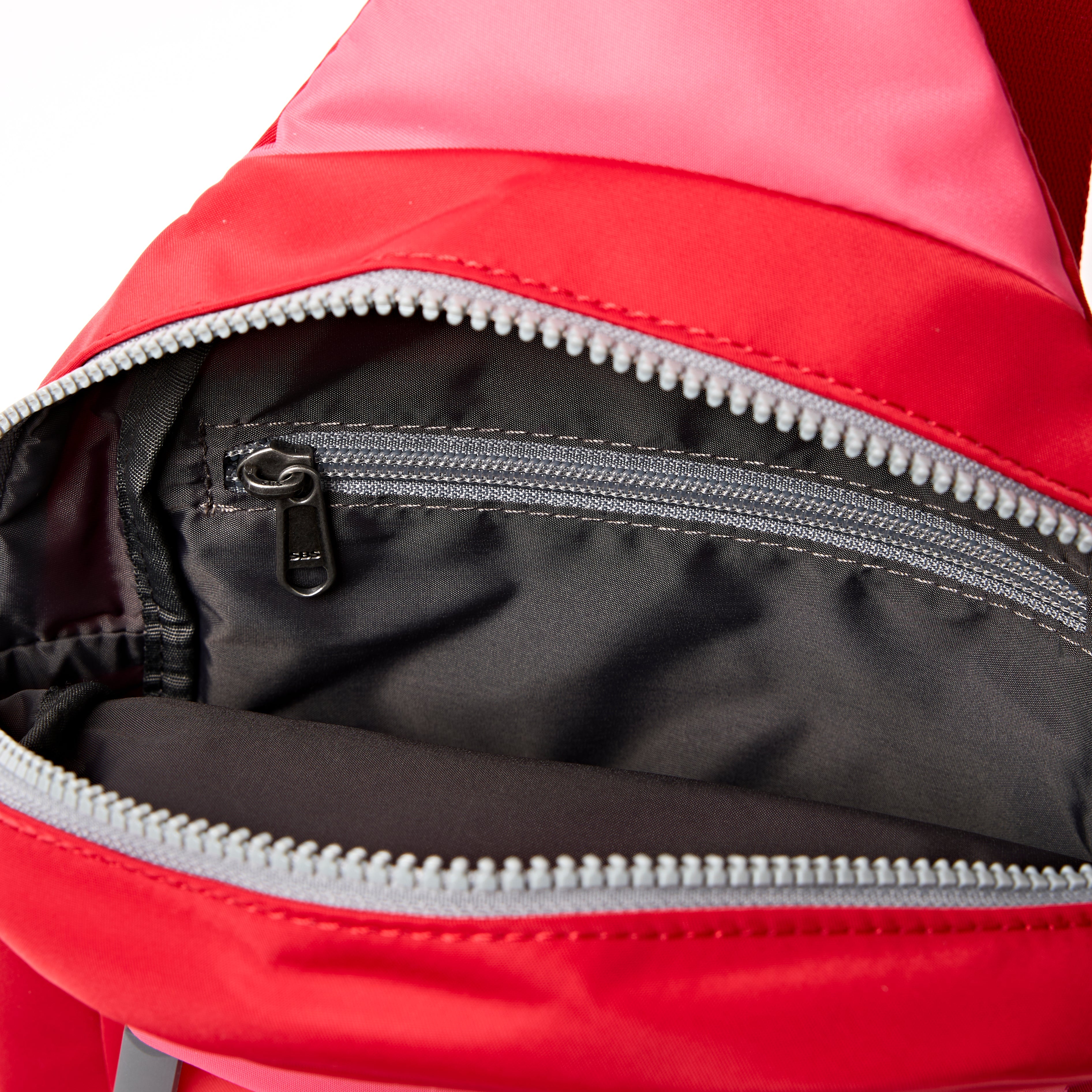 ROKA London - Willesden L slingväska #Färg_Red_Tonal