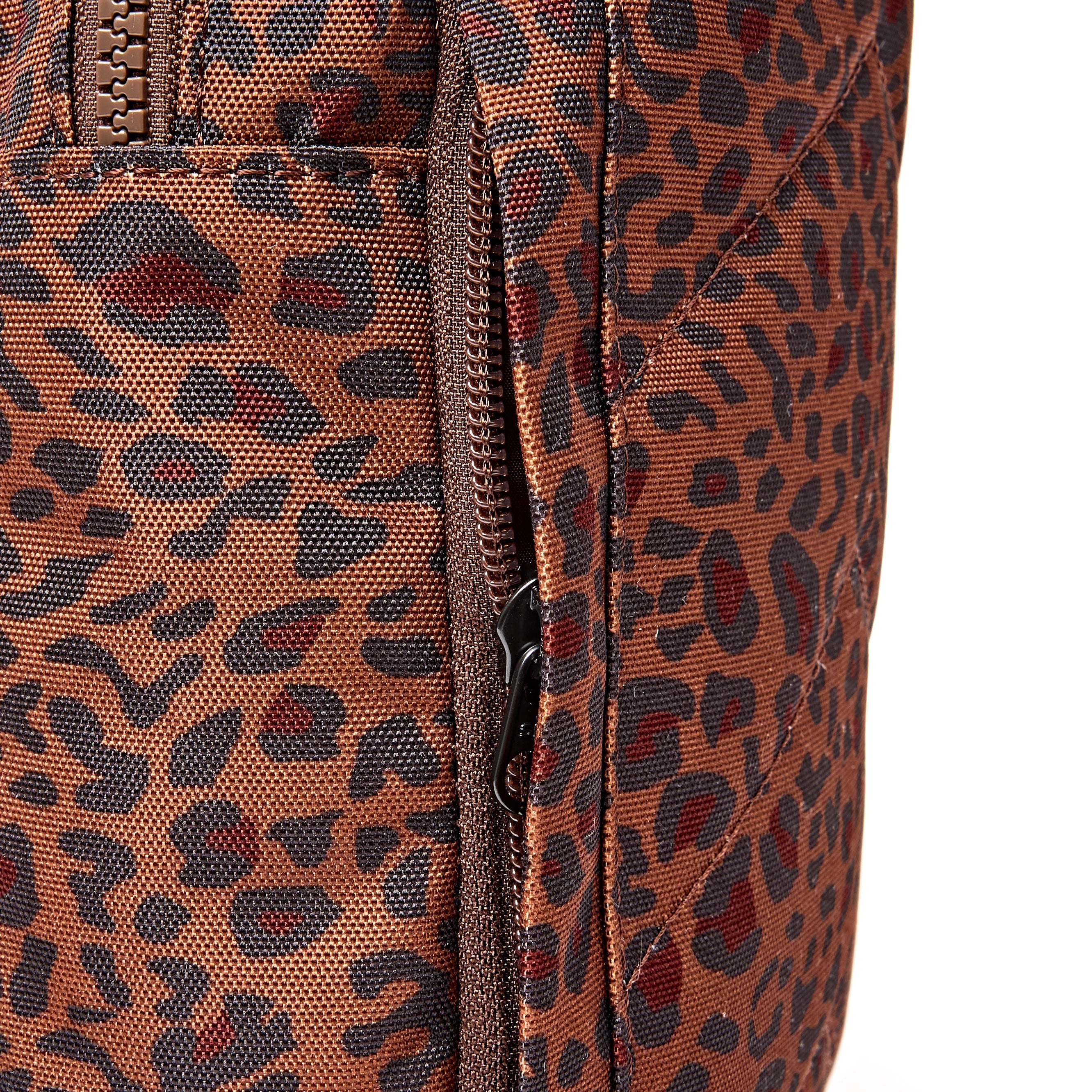 ROKA London - Willesden L slingväska #Färg_Mini_Leopard