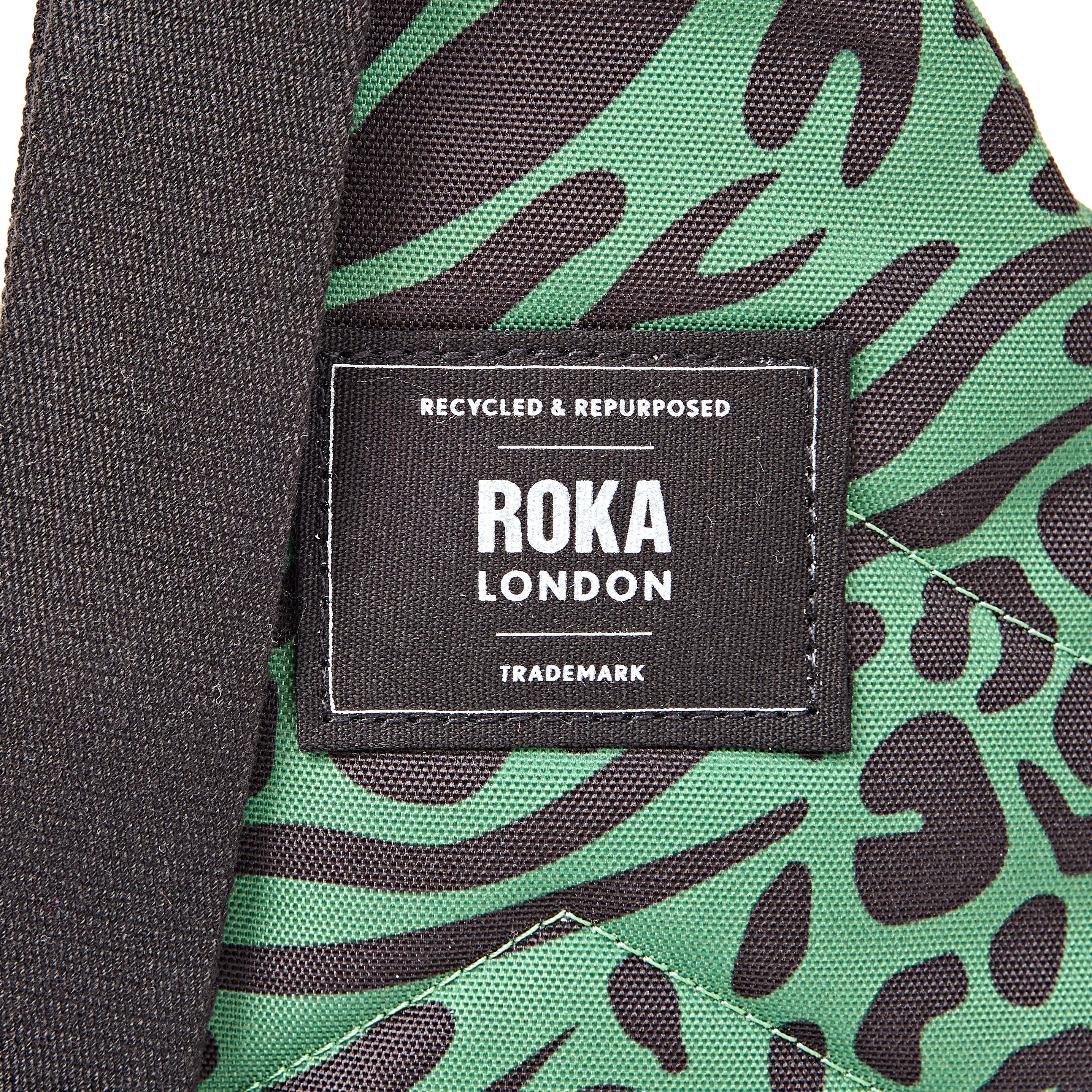 ROKA London - Willesden L slingväska #Färg_Mixed_Animal_Artichoke