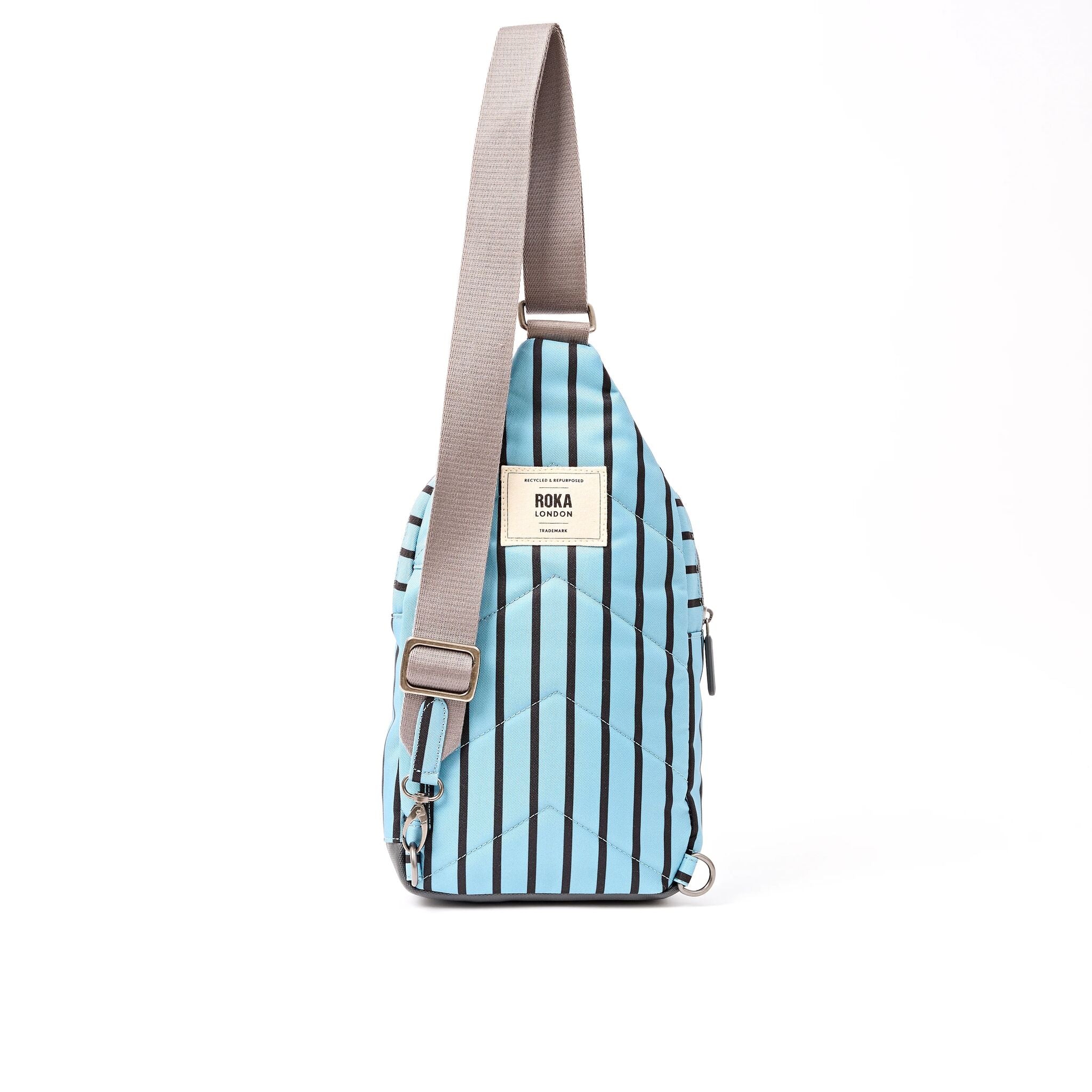 ROKA London - Willesden L slingväska #Färg_Blue_Stripe