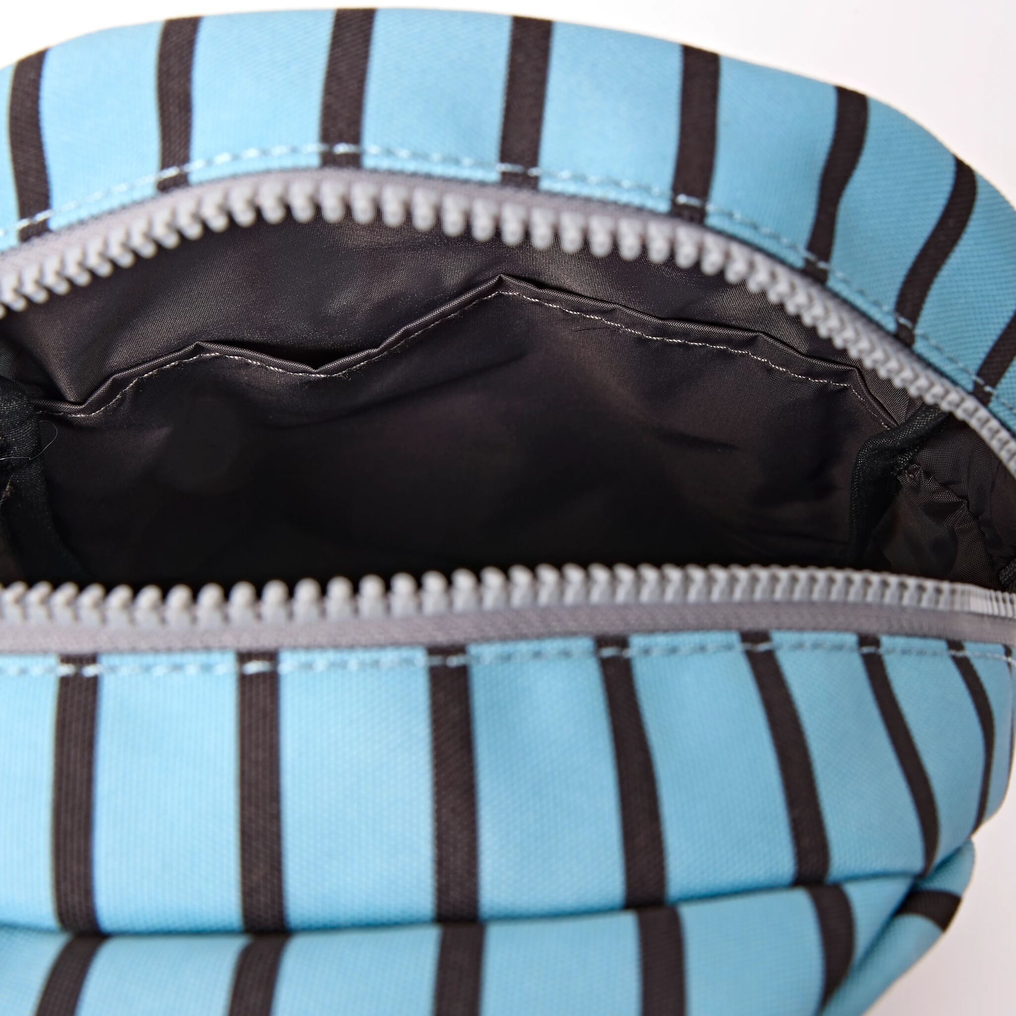 ROKA London - Willesden L slingväska #Färg_Blue_Stripe