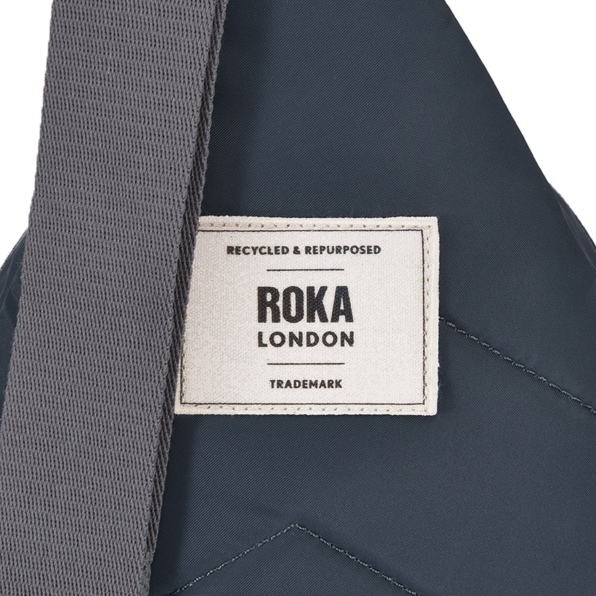 ROKA London - Willesden L slingväska #Färg_Smoke