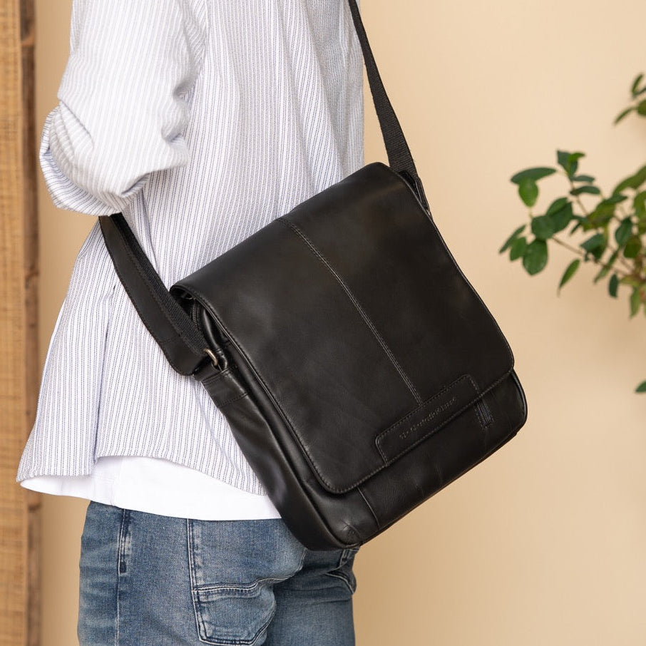 The Chesterfield Brand - Raphael Messenger-väska #Färg_Svart