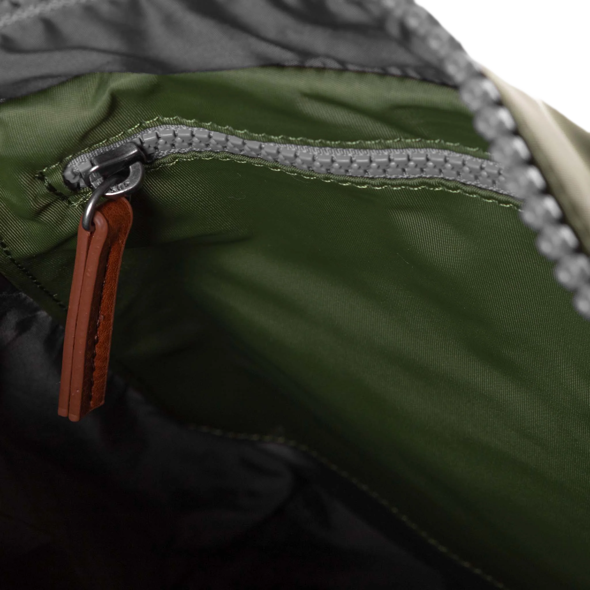 ROKA London - Canfield S rolltop-ryggsäck #Färg_Avocado