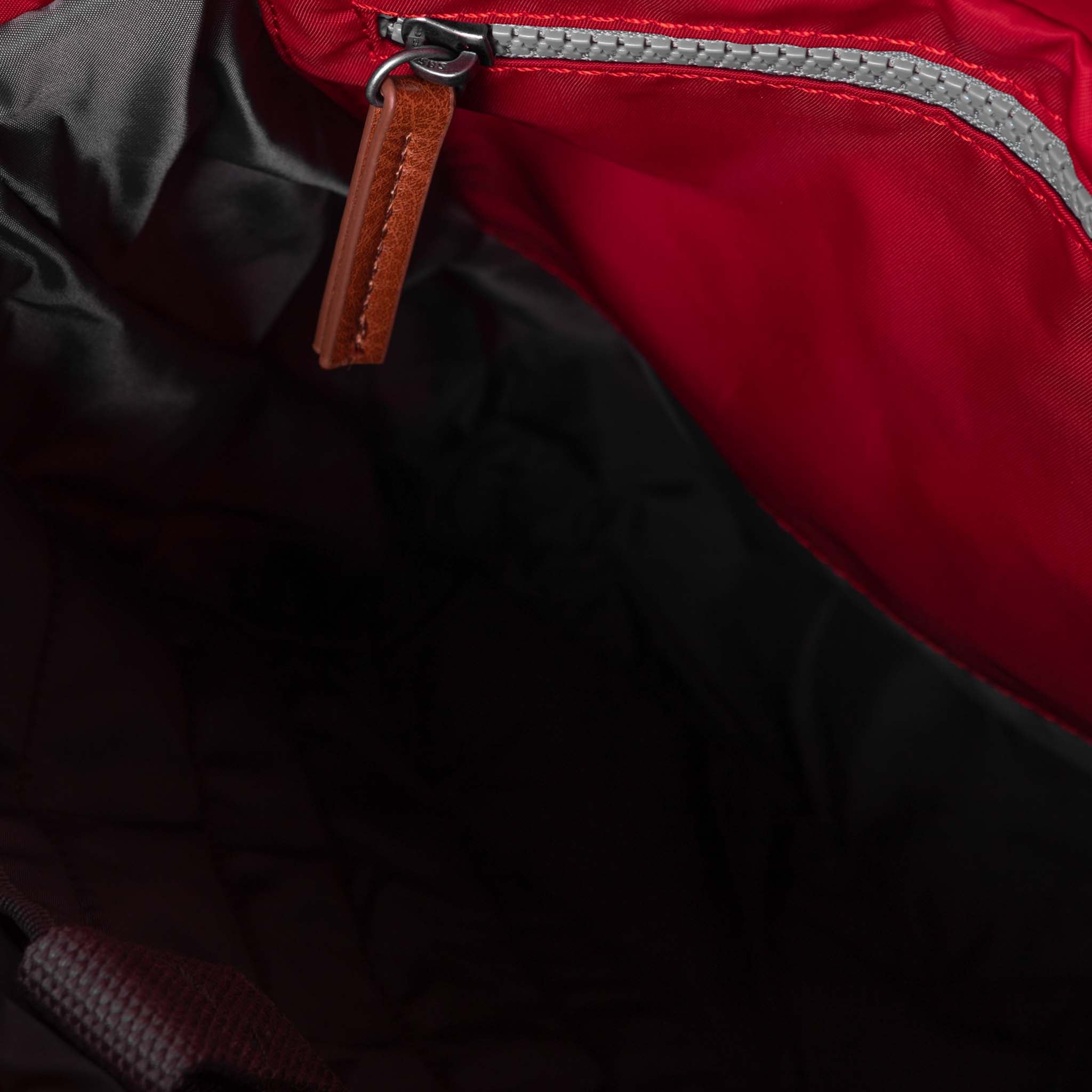 ROKA London - Canfield S rolltop-ryggsäck #Färg_Cranberry