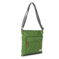 ROKA London - Kennington M crossbody-väska #Färg_Avocado