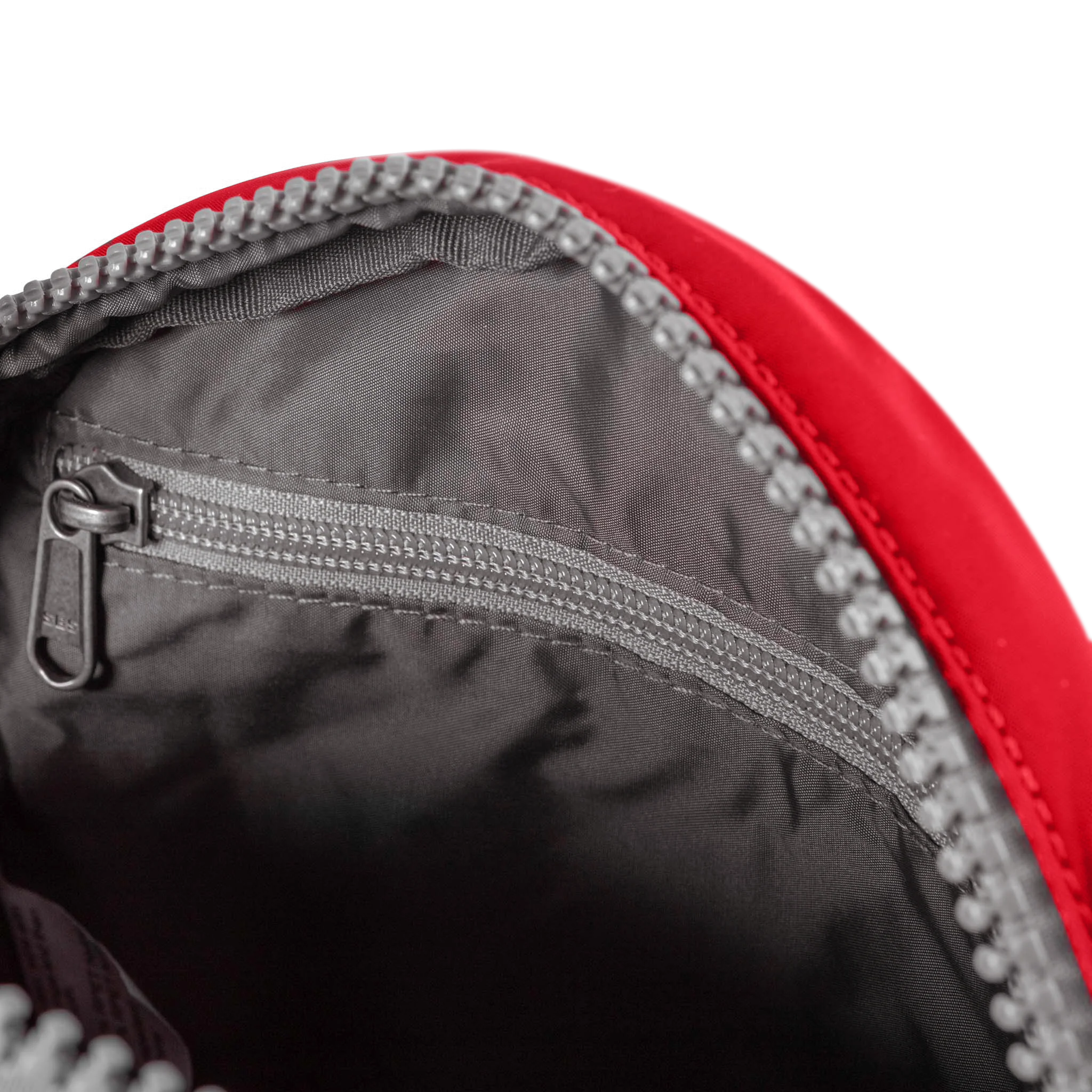 ROKA London - Paddington S crossbody-väska #Färg_Cranberry