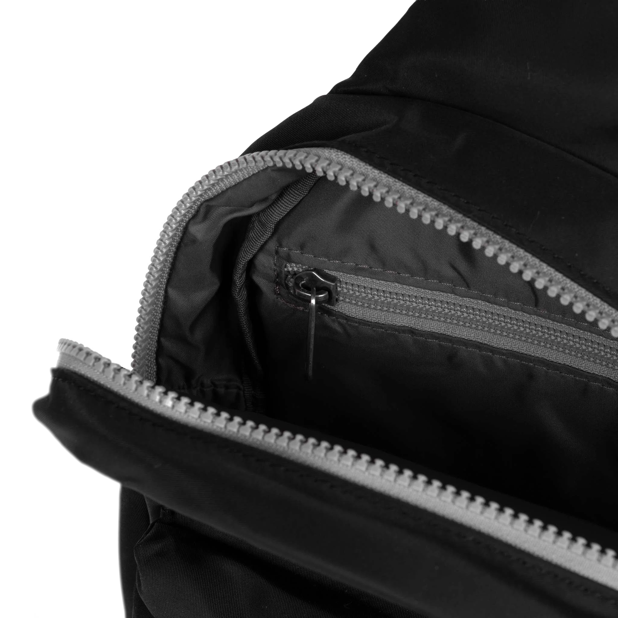ROKA London - Willesden L slingväska #Färg_Black
