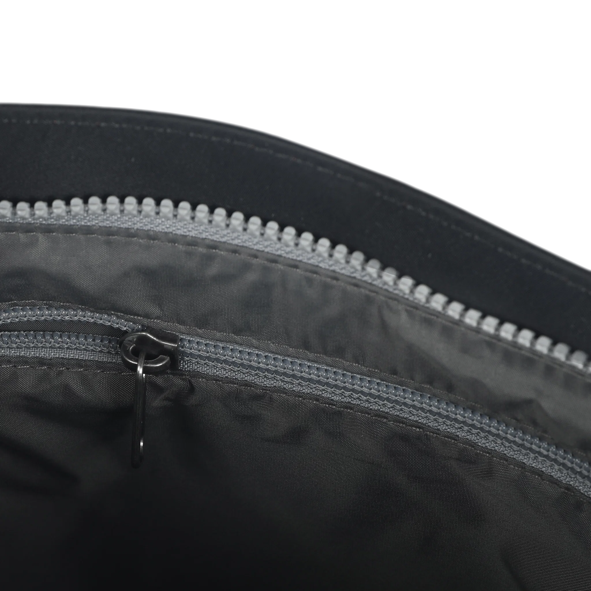 ROKA London - Kennington M crossbody-väska #Färg_Black