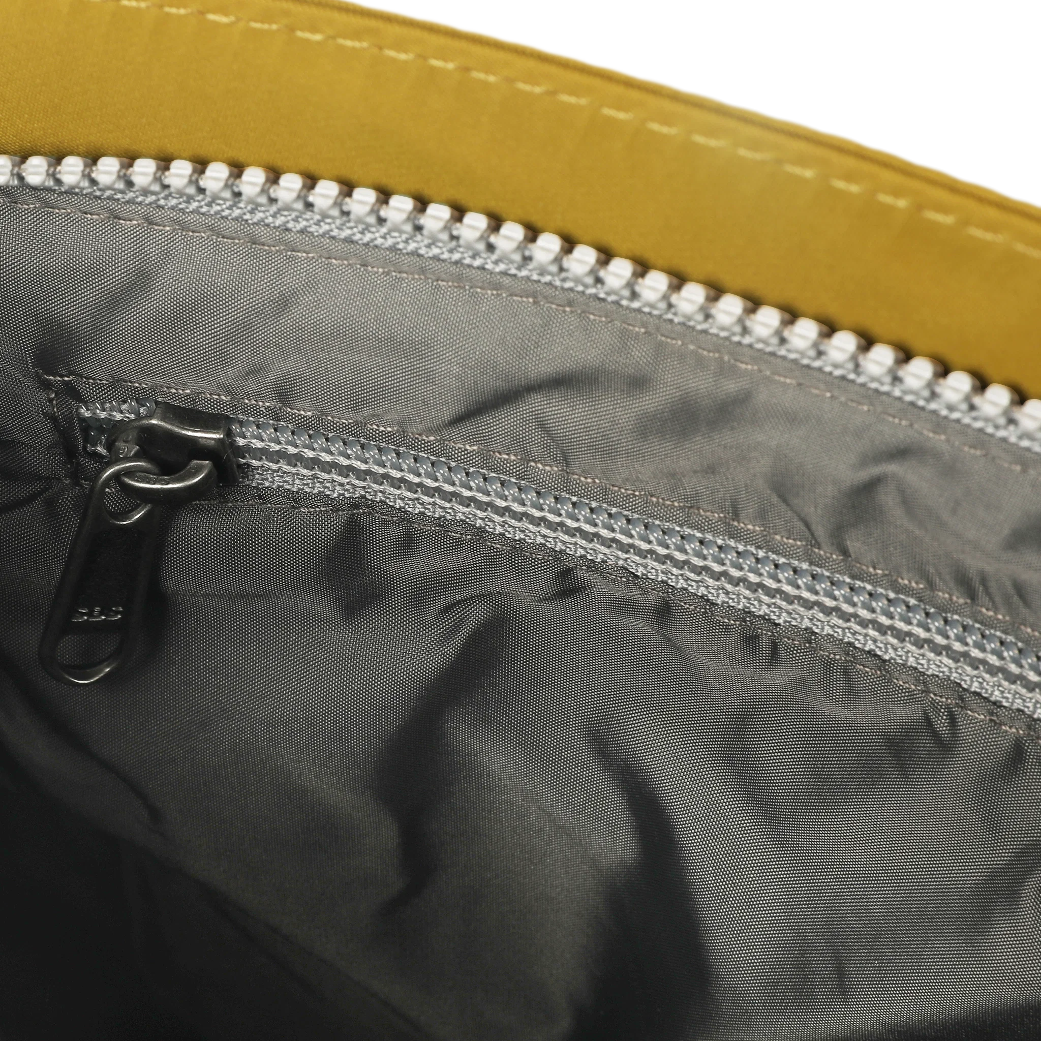 ROKA London - Kennington M crossbody-väska #Färg_Corn