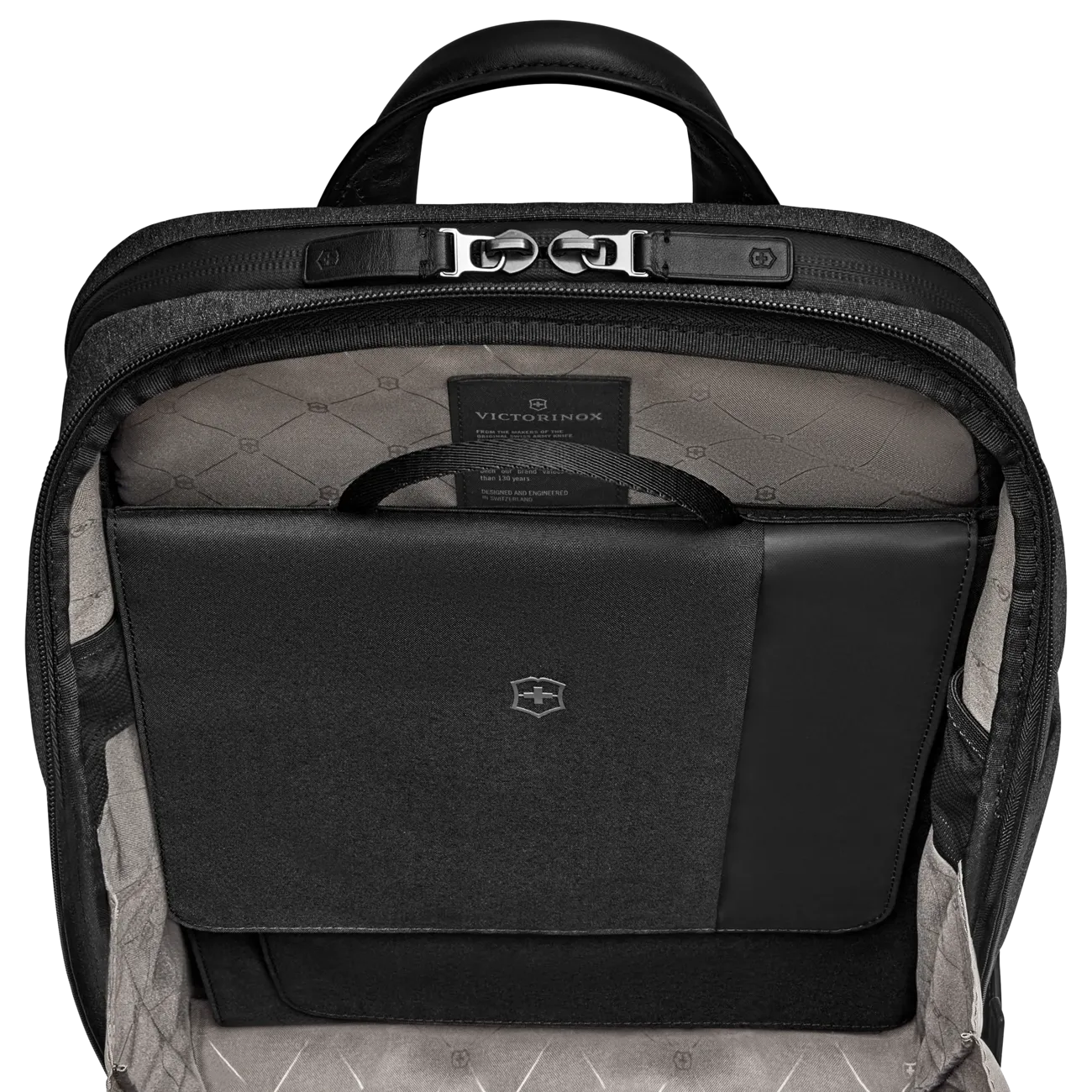 Victorinox - Travel Essentials Small Packmaster - Väska - Svart