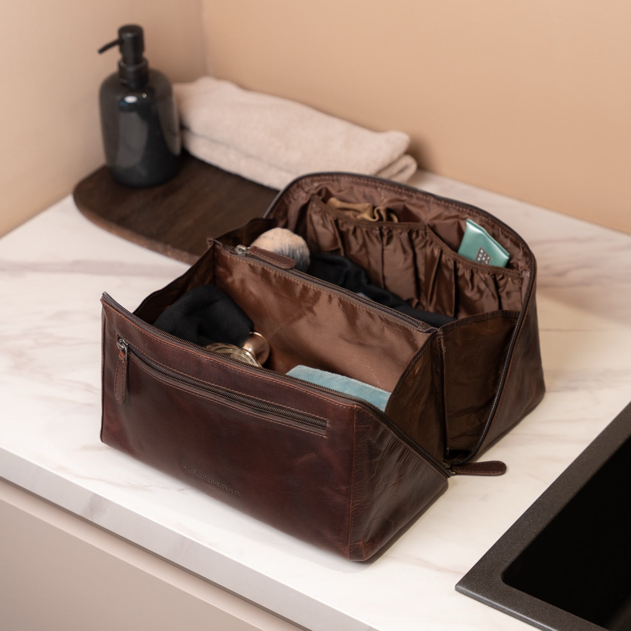 The Chesterfield Brand - Trevia Necessär #Färg_Brun