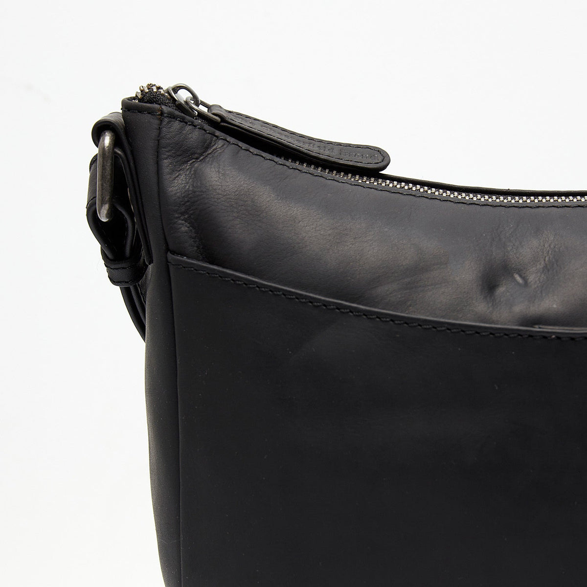 The Chesterfield Brand - Henderson Crossbodyväska #Färg_Svart