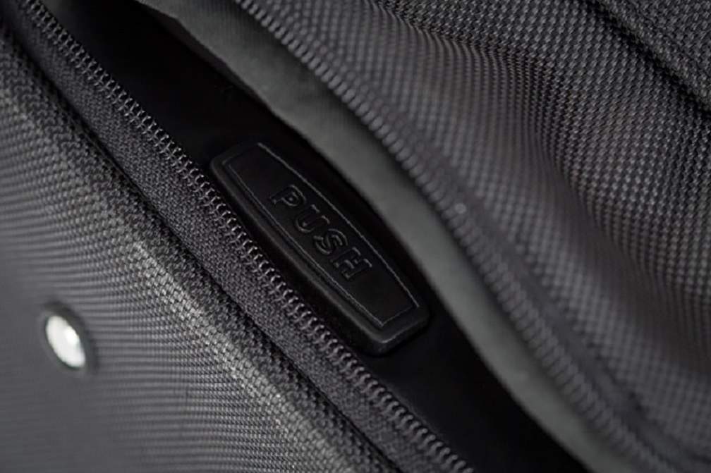 Audi A4 LIMOUSINE 2015+ 5-väskor Aero #färg_Svart