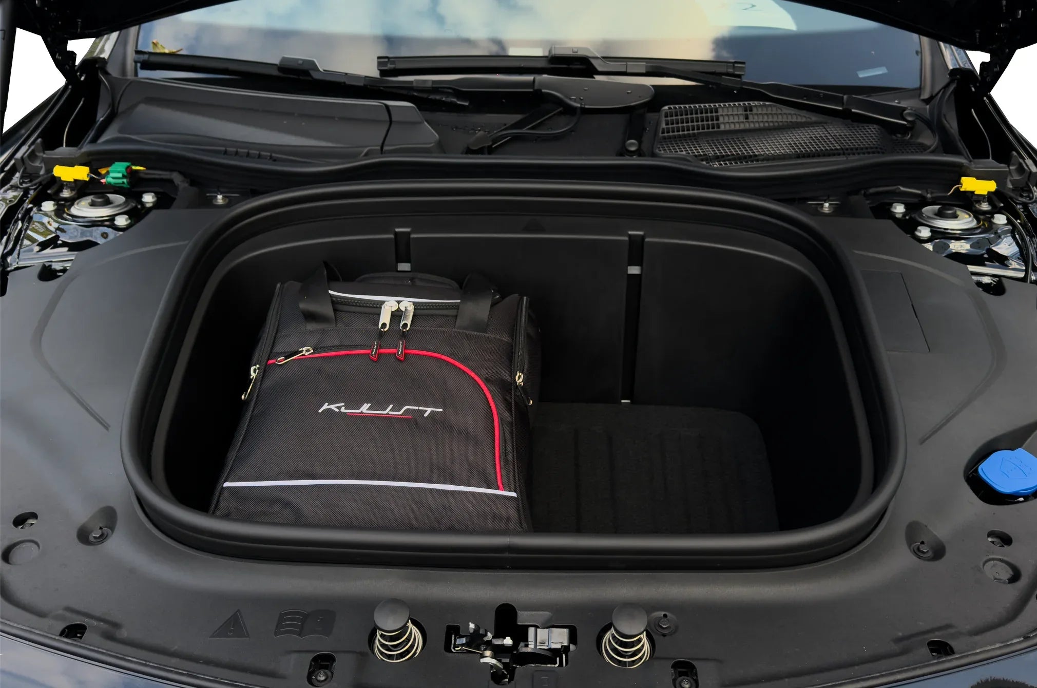 Mercedes-BENZ CLA COUPE EV 2025+ 2-väskor #färg_Svart