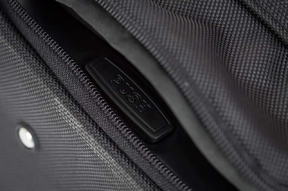 Vw GOLF SPORTSVAN 2013-2020 4-väskor Aero #färg_Svart