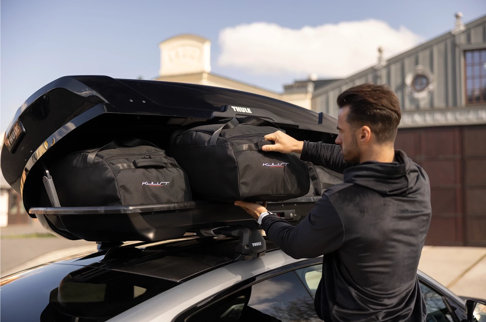 TAURUS ADVENTURE 340 4-delars väskset för takbox #färg_Svart