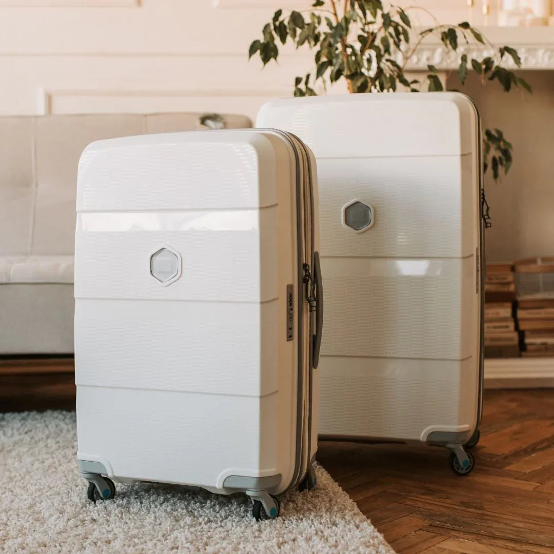 Resväska på kampanj i stilren vit design från Case of Sweden