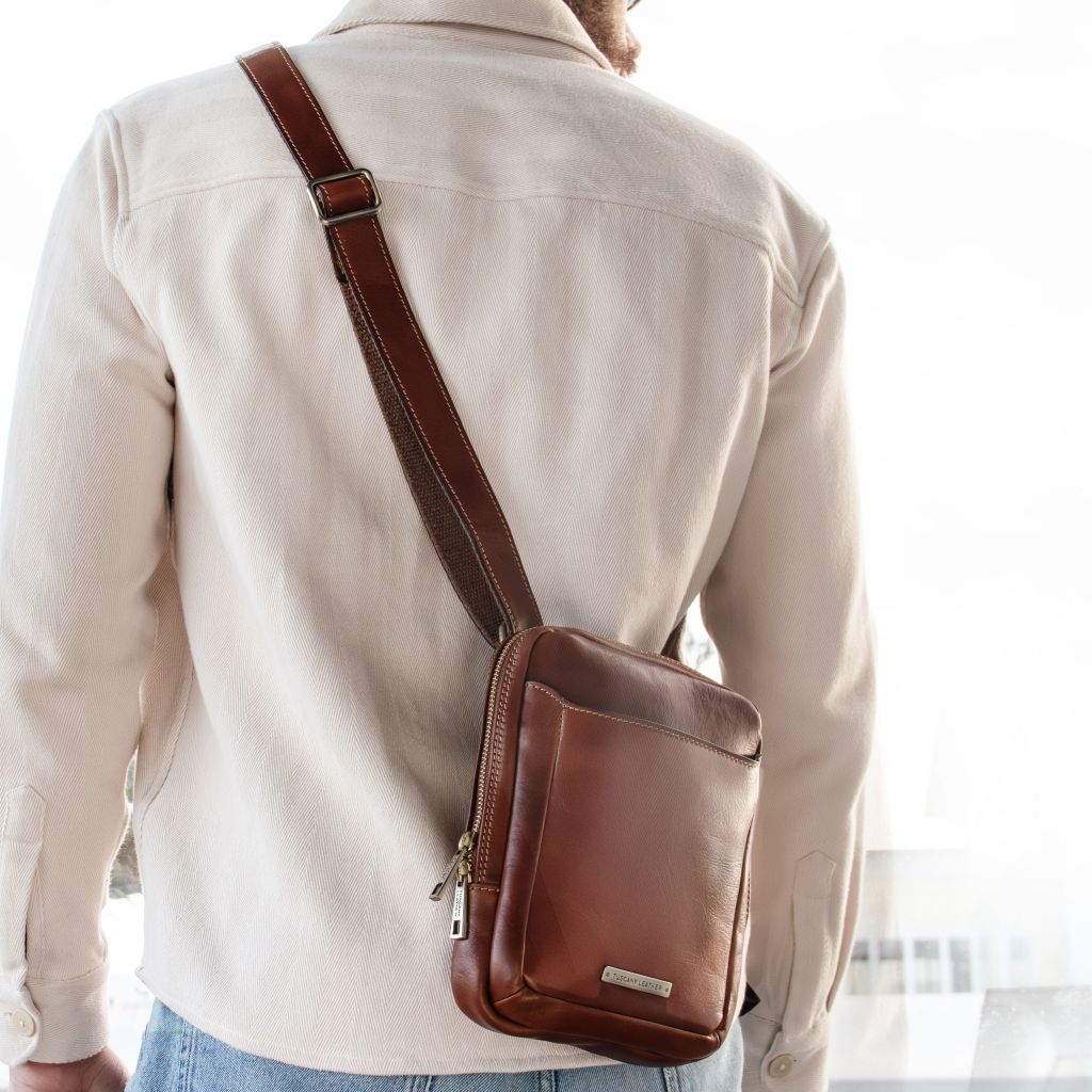 Tuscany Leather Mark Axelremsväska #Färg_Svart