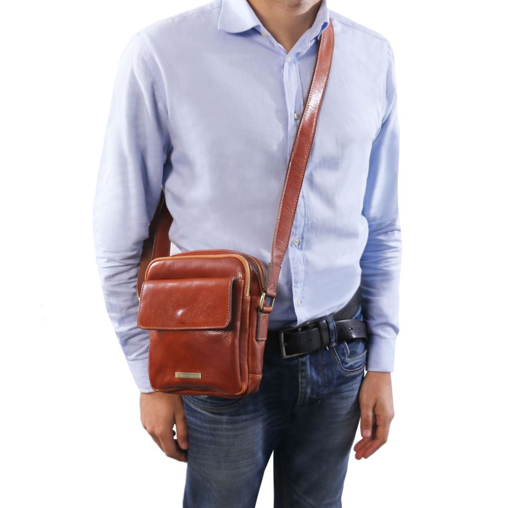 Tuscany Leather Larry Axelremsväska #Färg_Mörkbrun